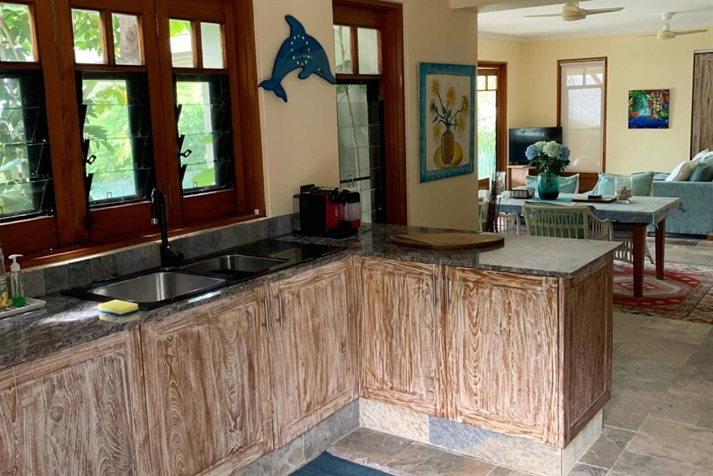 Beachfront Dolphin Cabin Oak Beach Extérieur photo